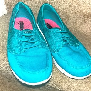 Skechers go walk boat shoes size 9 extra wide